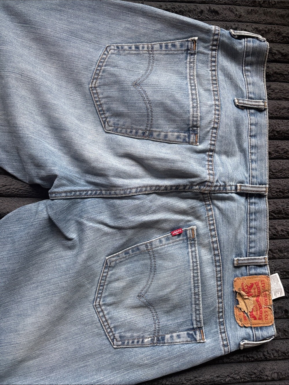Levi's Light Wash Men's Relaxed Back Pocket Jeans